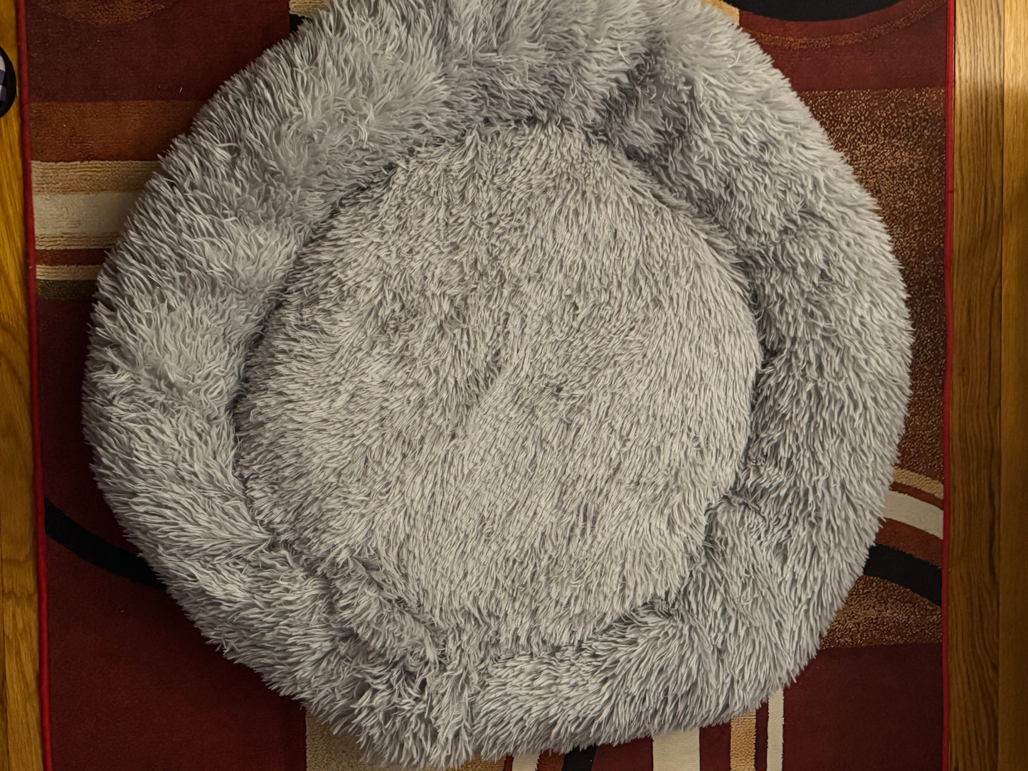 Calming Pet Bed for Small Medium Dog Cat, Round Donut Dog Bed Washable, Fluffy Faux Fur Plush Cuddler Pet Kitten Cushion Bed, Anti-Slip, Fits up to 45 lbs, 30 inch, Light Gray
